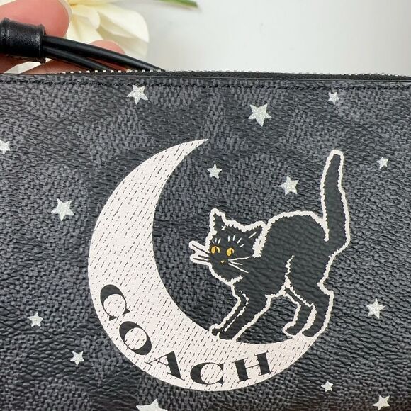 NWT Coach Corner Zip Wristlet In Signature Canvas With Halloween Graphic - Picture 2 of 5